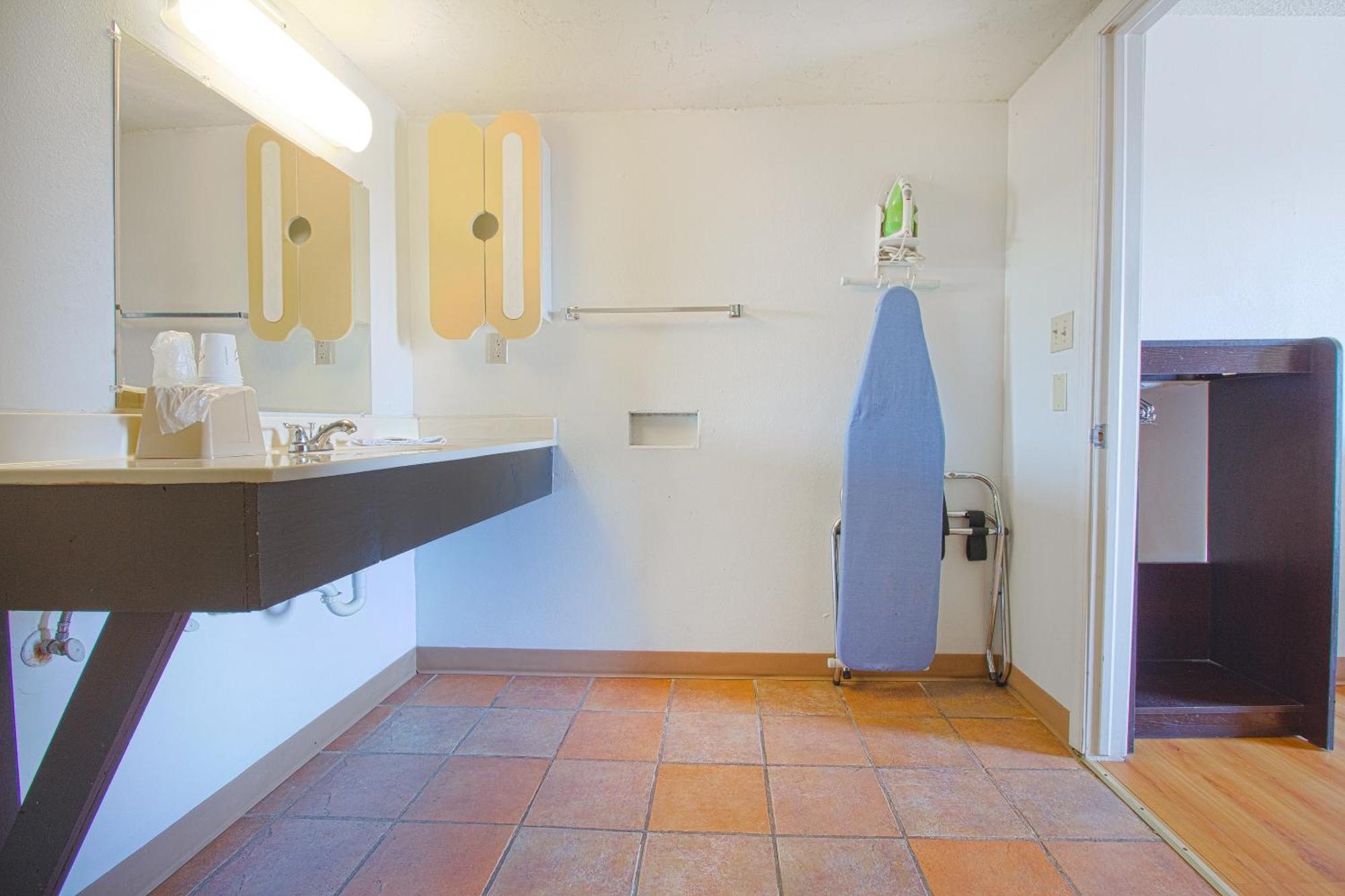 Studio Inn Extended Stay Oklahoma City Airport By Oyo ภายนอก รูปภาพ